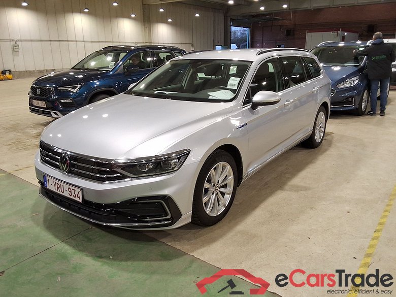 VOLKSWAGEN Passat 1.4 TSI MSQ VARIANT GTE BUSINESS