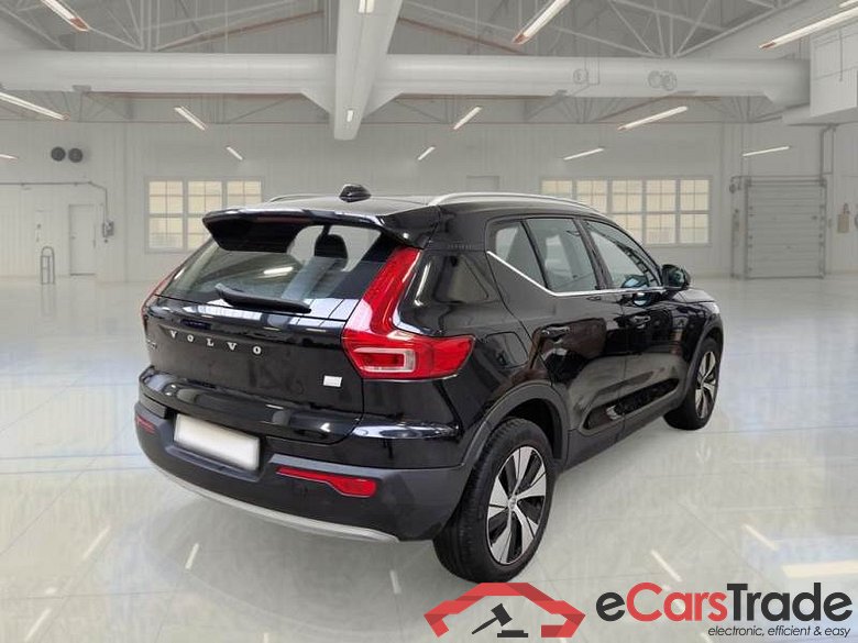 VOLVO XC40 / 2017 / 5P / SUV T4 PLUG-IN HYBRID AUTO RECH INSCRIP EXPR #2