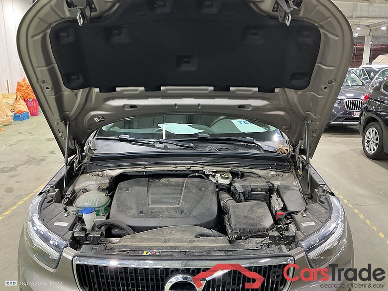 VOLVO XC40 1.5 T2 Momentum Pro Geartronic #6