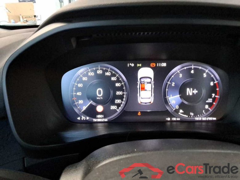 Volvo XC40 (2017->) DE - SUV5 T2 2WD EU6d, Momentum Core (EURO 6d), 2020 - 2022 #2