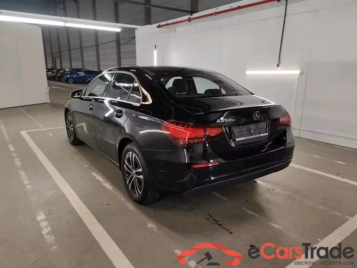 Mercedes A 250e Facelift Limo Plug-In Hybrid Aut. LED Widescreen Navi 1/2 Sport-Leather KeylessGo Camera Klima PDC ... #4