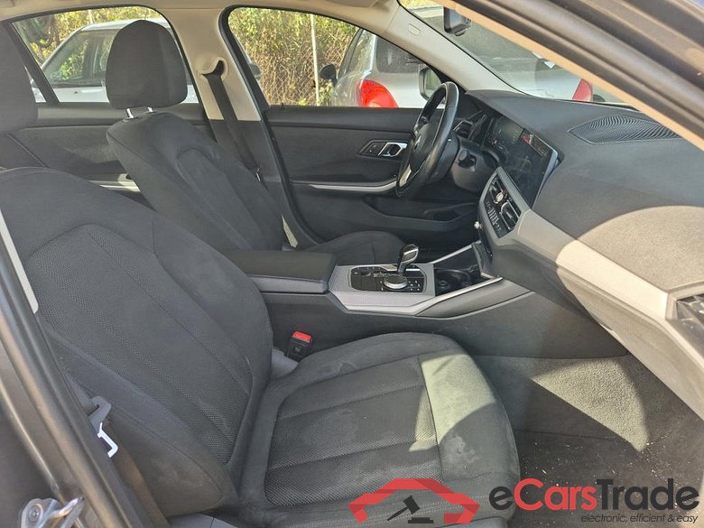 BMW Serie 3 / 2018 / 4P / sedán 318d Auto. #6