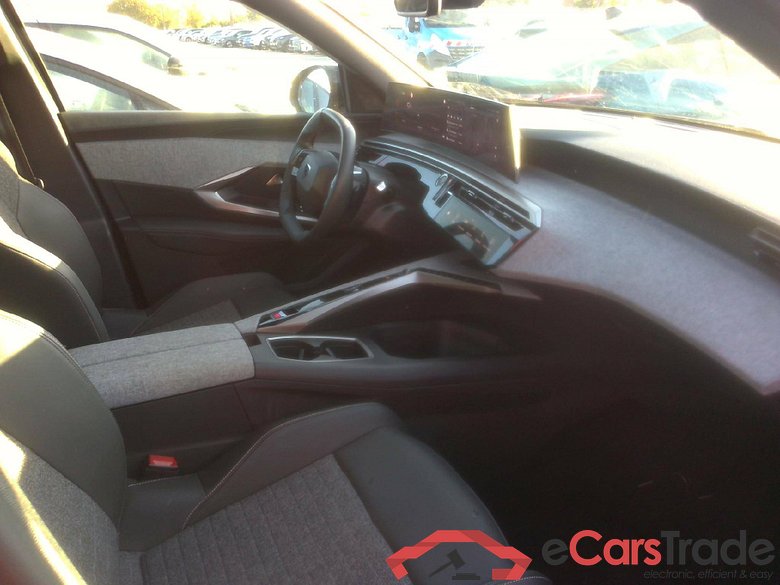 Peugeot 5008 Allure Hybrid 136 (e-DCS6) 1.2L #3