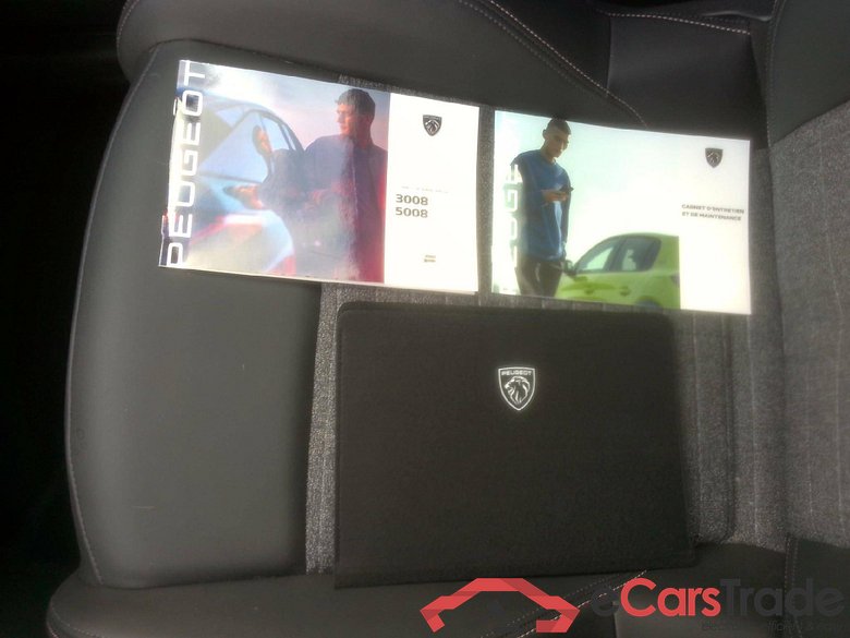 Peugeot 5008 Allure Hybrid 136 e-DCS6 (1.2L) #6