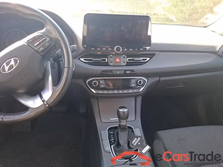 Hyundai i30 1.6 CRDI Aut. Navi KeylessGo Camera Klima PDC ... #6