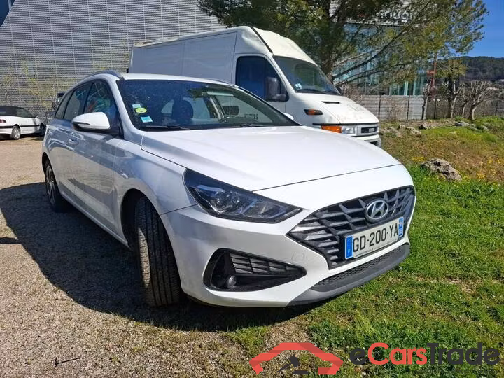 Hyundai i30 1.6 CRDI Aut. Navi KeylessGo Camera Klima PDC ... #2