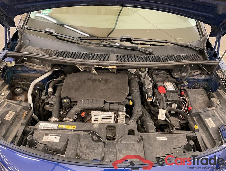 PEUGEOT 3008 1.2 PureTech Allure #3