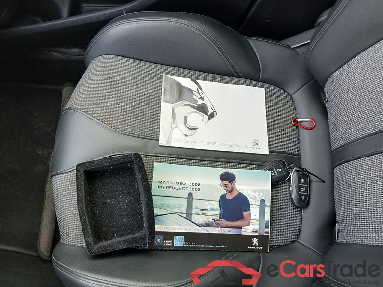 PEUGEOT 3008 Hybrid / 2016 / 5P / todoterreno 225 e-EAT8 Allure #4