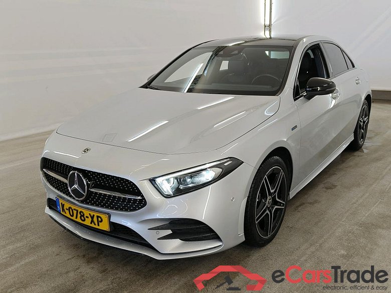 Mercedes-Benz A-Klasse Limousine A 250 e 8G-DCT Business Sol AMG Limited 4d + Pano