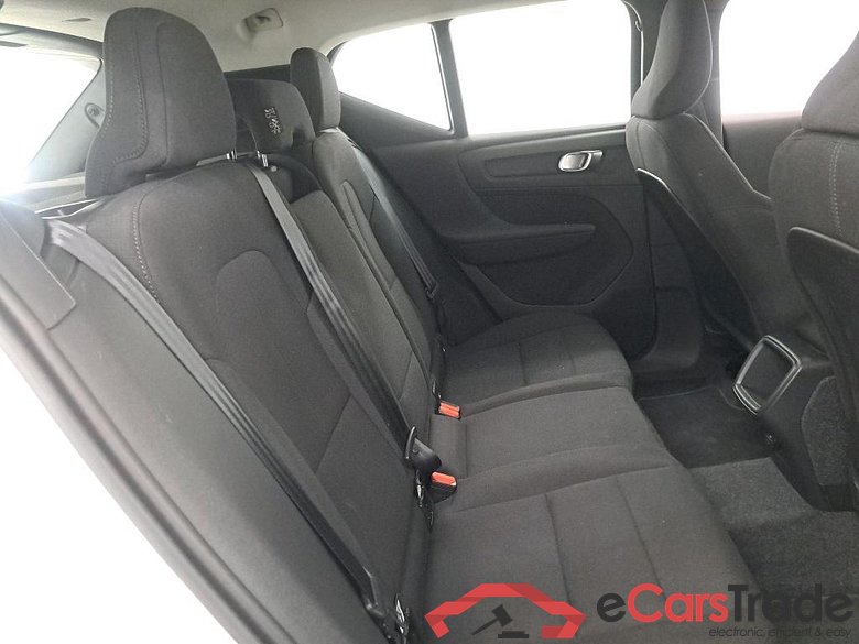 VOLVO XC40 1.5 T2 MOMENTUM CORE #6