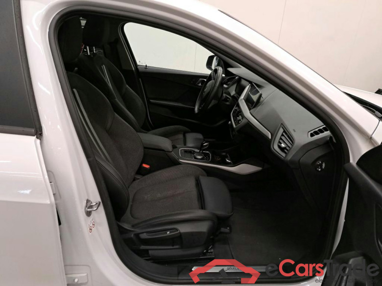 BMW - BMW 1 HATCH 118dA 150PK Advantage Business Edition & Pack Business With Sport Seats & Travel Pack #3