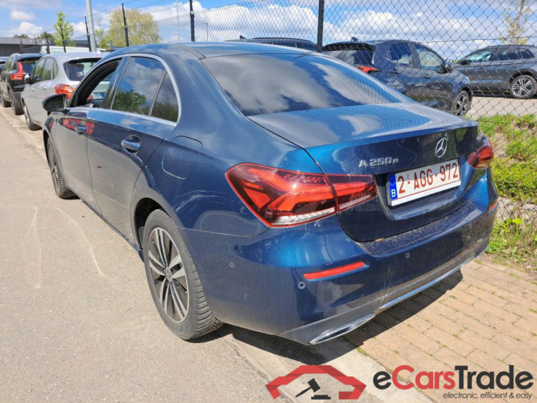 Mercedes A 250e Limo Plug-In Hybrid Aut. LED-Xenon Widescreen Ambient Distronic Navi Sport-Leather KeylessGo Camera Klima PDC ... #4