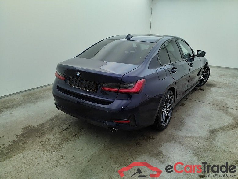 BMW 3 DIESEL - 2019 318 dA 150 MHD AdBlue 4d #2