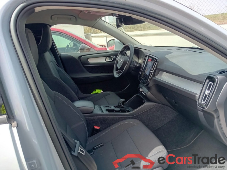 VOLVO XC40 / 2017 / 5P / todoterreno 2.0 B3 G Momentum Pro Auto #6