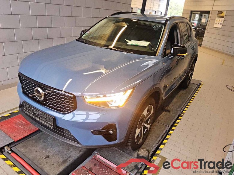 Volvo XC40 (2017->) DE - SUV5 B4 2WD EU6d, Plus Dark, (Facelift) 2022 - 2024