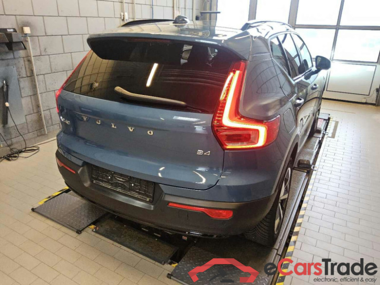 Volvo XC40 (2017->) DE - SUV5 B4 2WD EU6d, Plus Dark, (Facelift) 2022 - 2024 #3