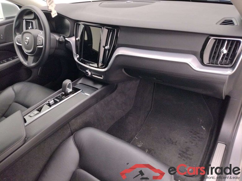 VOLVO V60 2.0 B3 MOMENTUM PRO #3