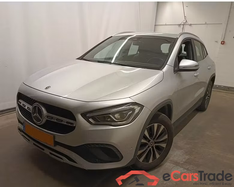 Mercedes GLA 200d Aut. LED-Xenon Widescreen Navi 1/2 Sport-Leather KeylessGo Klima PDC ...