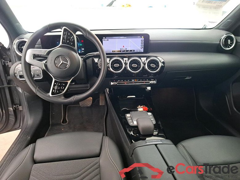 MERCEDES-BENZ Classe A Compact 2018 5P Berline A 250 e Business Line 8GDCT #5