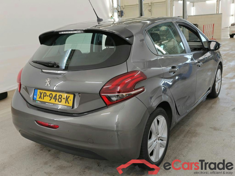 Peugeot 208 Signature 1.2 PureTech 82 5d #2