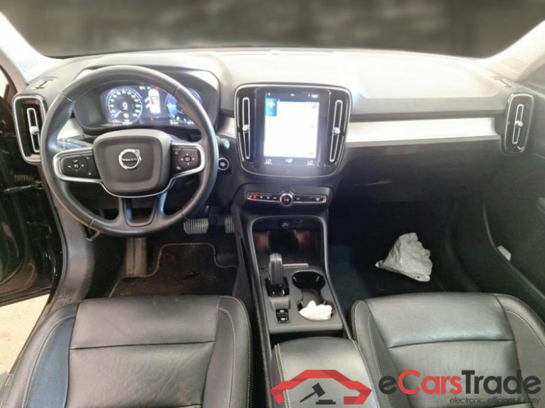 VOLVO XC40 / 2017 / 5P / SUV T4 PLUG-IN HYBRID AUTO RECH INSCRIP EXPR #3