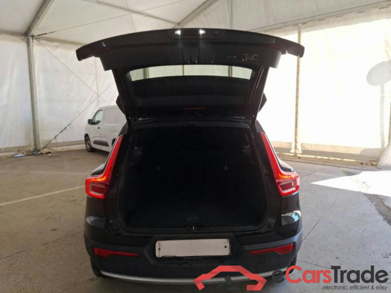 VOLVO XC40 / 2017 / 5P / SUV T4 PLUG-IN HYBRID AUTO RECH INSCRIP EXPR #5