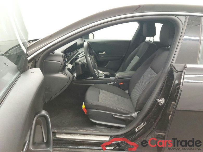 Mercedes-Benz CLA Shooting Brake CLA 180 Business Line 5d #3