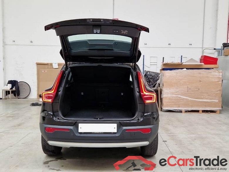 VOLVO XC40 / 2017 / 5P / SUV T4 PLUG-IN HYBRID AUTO RECH INSCRIP EXPR #5