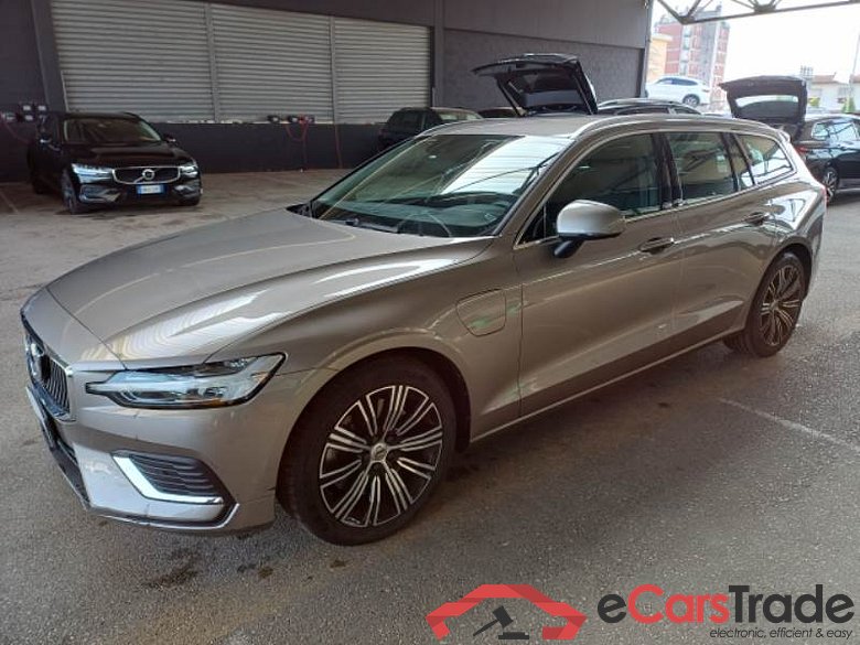 VOLVO V60 / 2019 / 5P / STATION WAGON T6 PLUG-IN AWD AUTOM.INSCR.EXPR.