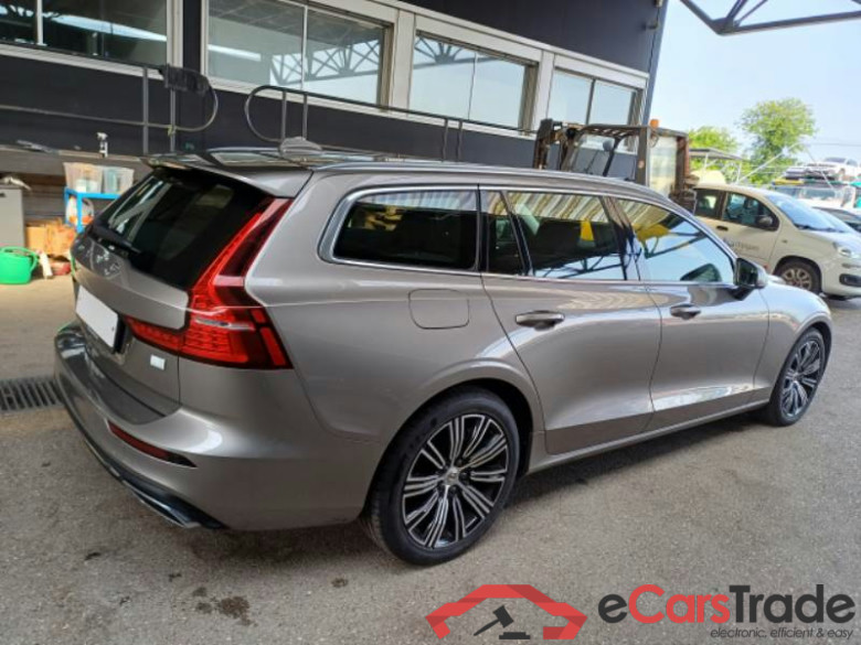 VOLVO V60 / 2019 / 5P / STATION WAGON T6 PLUG-IN AWD AUTOM.INSCR.EXPR. #2