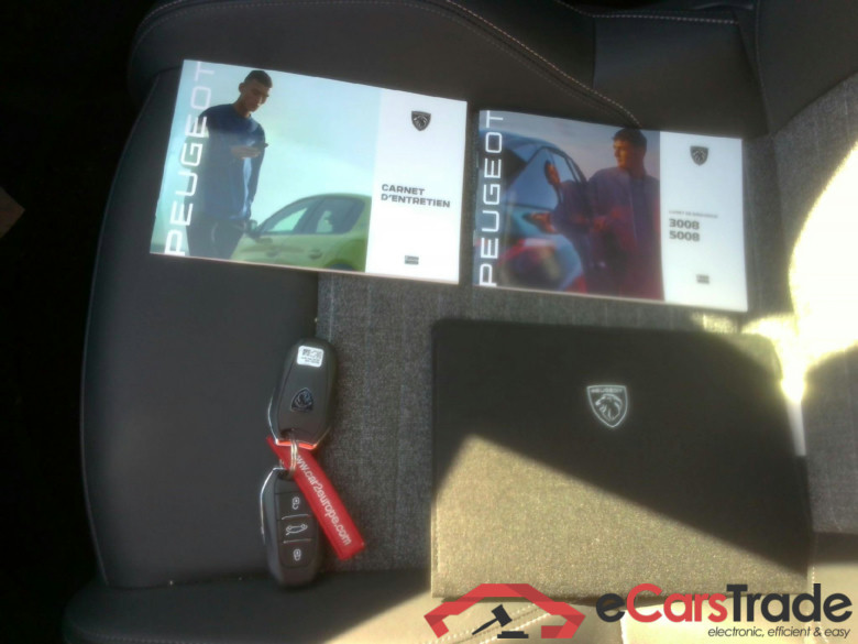 Peugeot 5008 Allure Hybrid 145 ch e-DCS6 #6