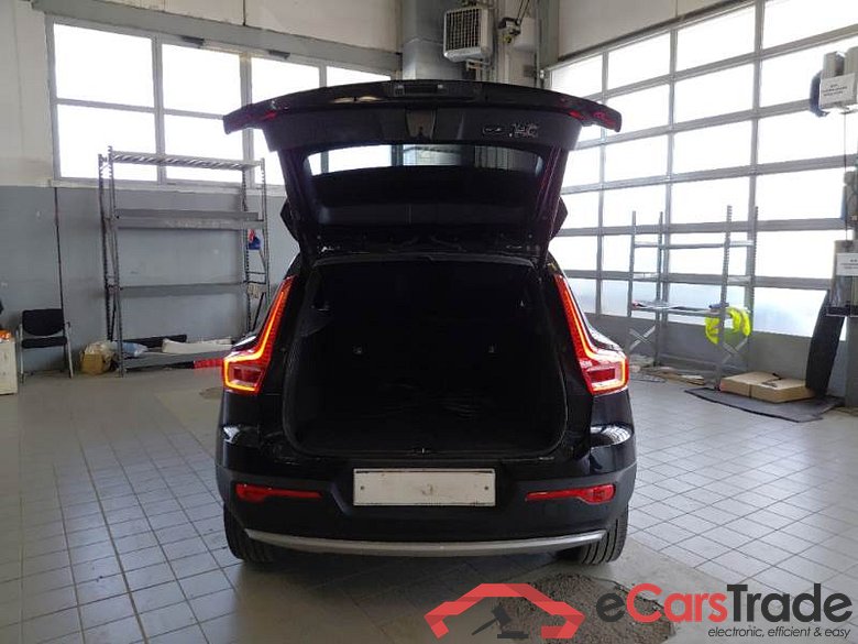 VOLVO XC40 / 2017 / 5P / SUV T4 PLUG-IN HYBRID AUTO RECH INSCRIP EXPR #5