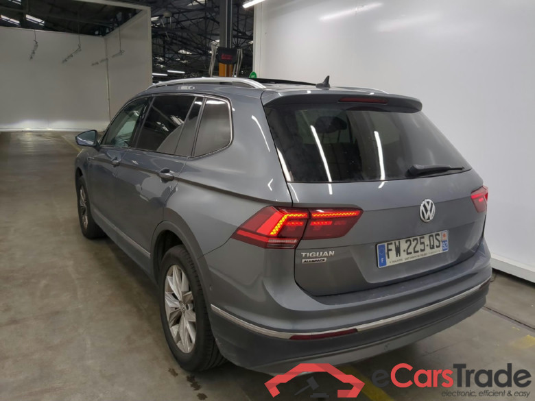 VOLKSWAGEN Tiguan Allspace / 2017 / 5P / SUV 2.0 TDI 150 DSG7 Carat #3