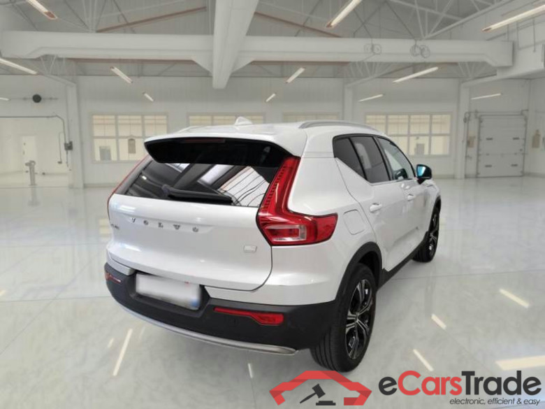 VOLVO XC40 / 2017 / 5P / FUORISTRADA T4 PLUG-IN HYBRID AUTO RECH INSC EXPR N1 #2