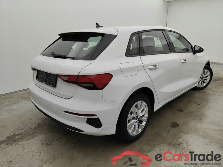 Audi A3 Sportback 1.4 40 TFSI e Attraction 5d #2