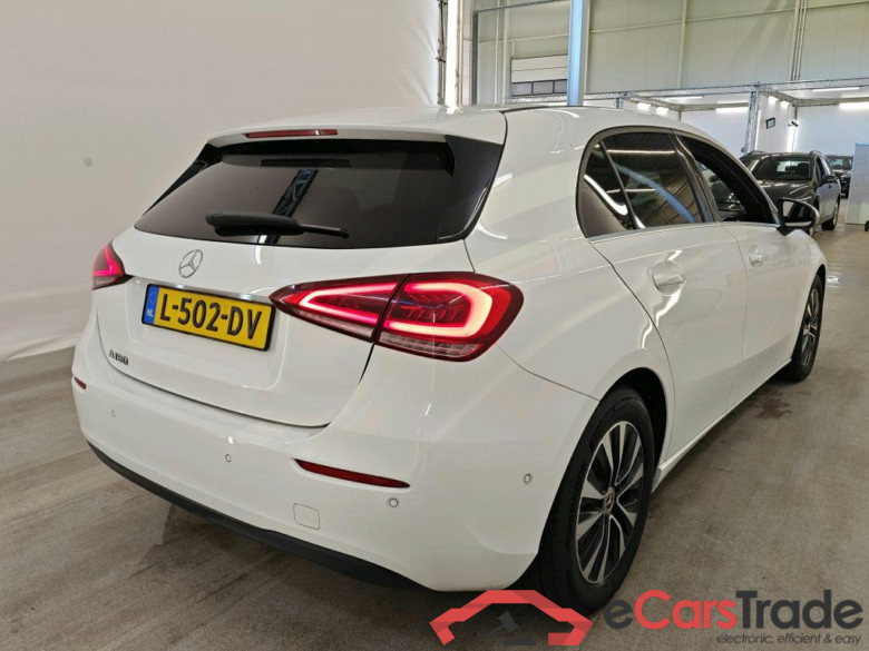 Mercedes-Benz A-Klasse A 180 7G-DCT Business Solution 5d #2