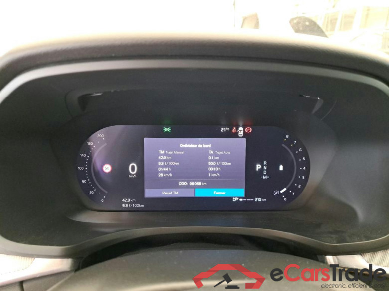 VOLVO V60 / 2018 / 5P / Break B3 163 DCT 7 Momentum Business #6