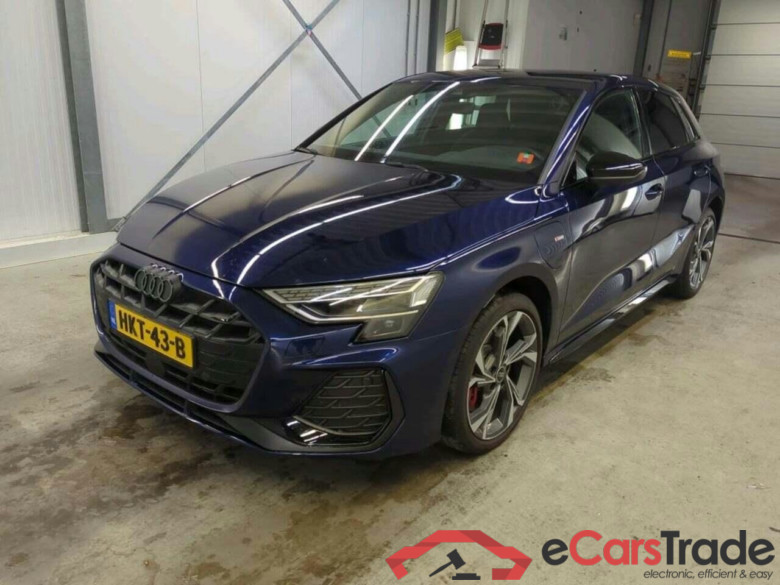 AUDI A3 Sportback 45 TFSI e S edt Comp #1