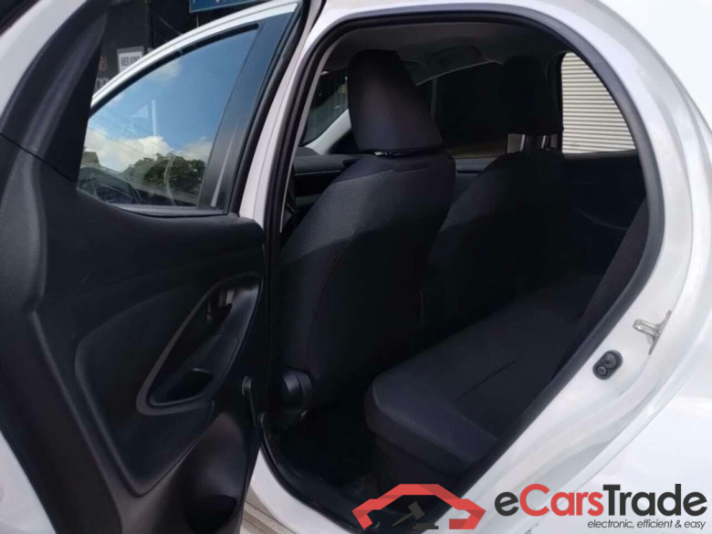TOYOTA YARIS 1.5 Hybrid Active #5