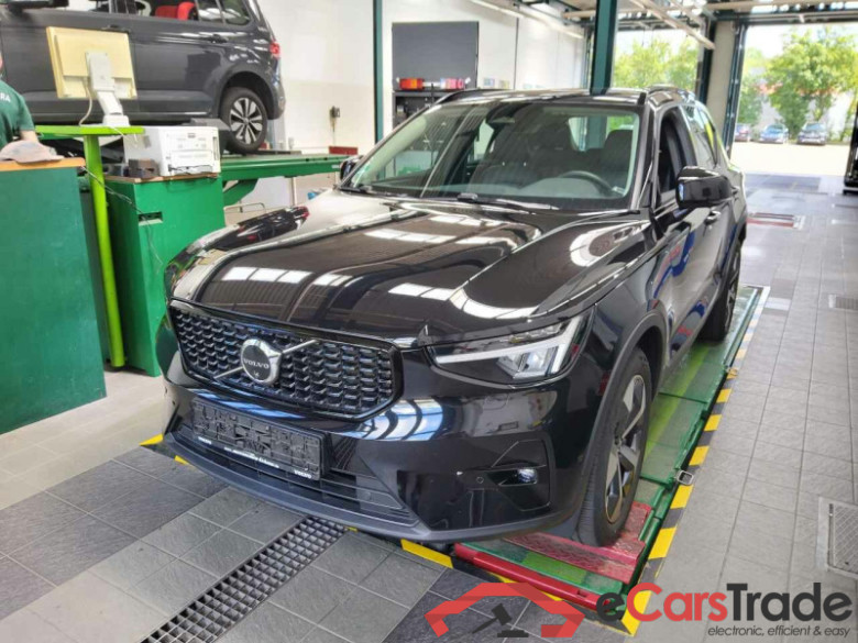 Volvo XC40 (2017->) DE - SUV5 B4 2WD EU6d, Plus Dark, (Facelift) 2022 - 2024