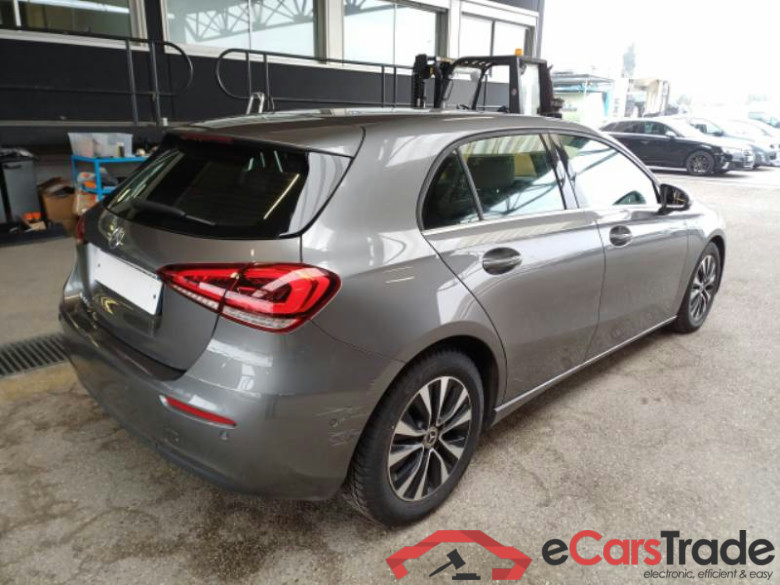 MERCEDES-BENZ CLASSE A / 2018 / 5P / BERLINA A 180 D AUTOMATIC BUSINESS EXTRA #2