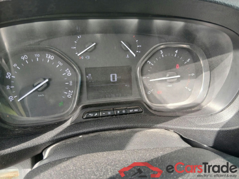 PEUGEOT Expert / 2016 / 4P / furgón Furgón Premium 2.0 BlueHDi 120 Standard #4