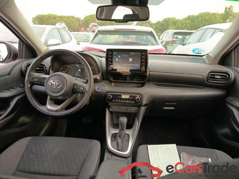 TOYOTA Yaris / 2020 / 5P / berlina con portón 1.5 120H Active Tech #3