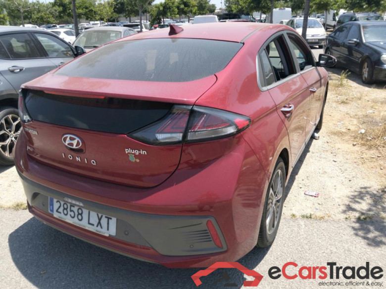 HYUNDAI IONIQ / 2019 / 5P / berlina con portón 1.6 GDI PHEV Tecno DCT #2