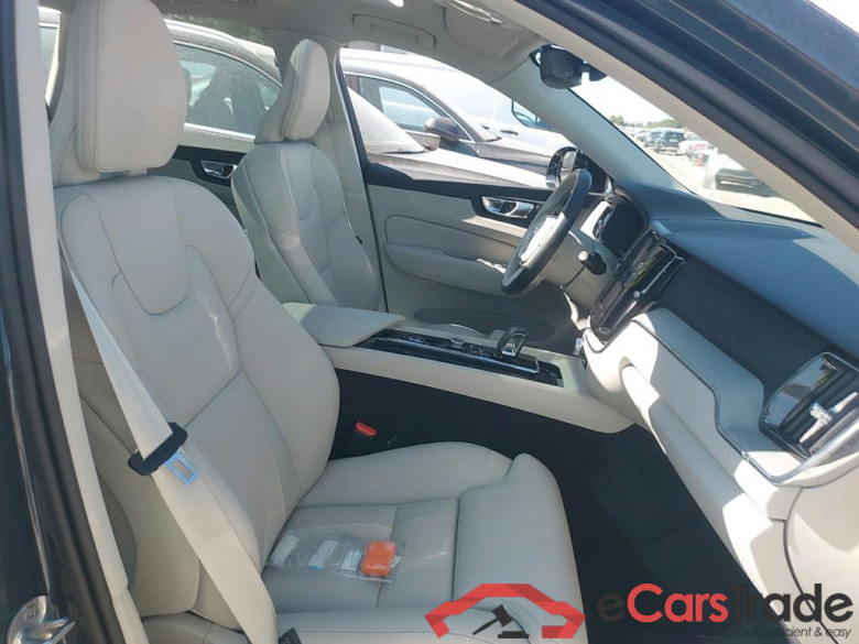 VOLVO XC60 2.0 T6 AWD Recharge Plus Dark Auto #6