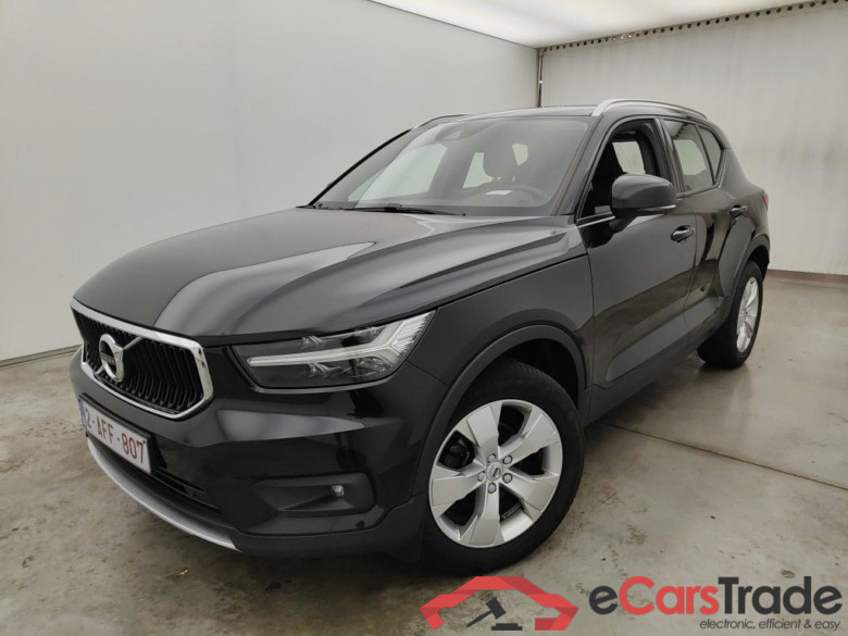 Volvo XC40 T2 Momentum Pro 5d #1