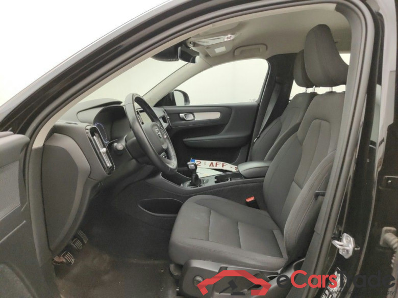 Volvo XC40 T2 Momentum Pro 5d #3