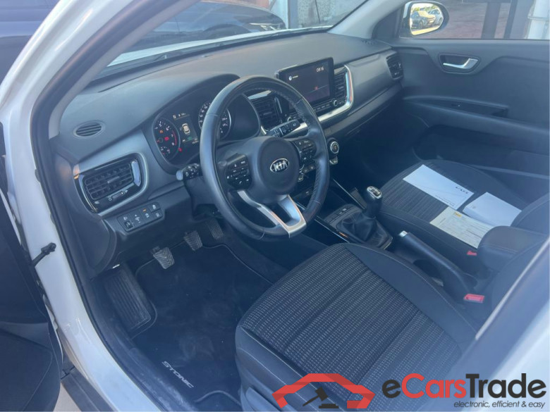 KIA Stonic / 2017 / 5P / todoterreno 1.0 T-GDi 88kW (120CV) MHEV iMT Drive #3