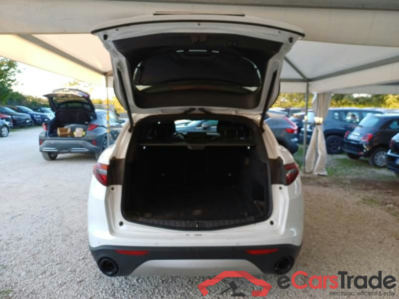 ALFA ROMEO STELVIO / 2017 / 5P / SUV 2.2 TD 190 CV SUPER BUSINESS AT8 Q4 #4