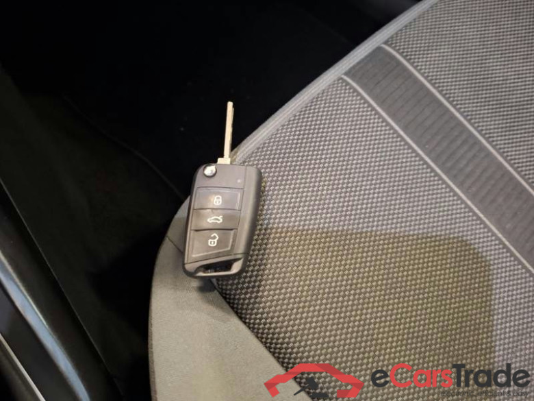 VOLKSWAGEN POLO / 2021 / 5P / BERLINA 1.0 TSI STYLE #6